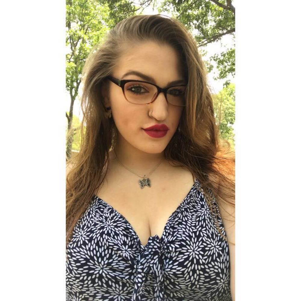 Meet your Posher, Juliette